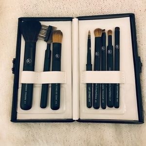 NWT SONIA KASHUK DELUXE TRAVEL BRUSH SET
